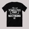 Nem csak tökéletes, hanem nagymama is. Fekete vicces feliratos póló