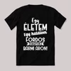 Egy életem egy halálom fordos vagyok bármi áron. Fekete feliratos vicces póló.