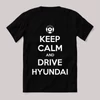 Keep calm, and drive hyundai. Fekete feliratos vicces póló.