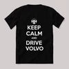 Keep calm, and drive volvo. Fekete feliratos vicces póló.