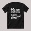 40 évesen túléltem a 90-es éveket, most már bármit. Fekete feliratos szülinapos vicces póló.