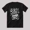 50 év és még mindig szebb vagyok mint te. Fekete feliratos szülinapos vicces póló.