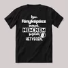 Igen fényképész vagyok, nem, nem segítek hétvégén. Fekete feliratos szakmás vicces póló.