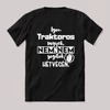 Igen Traktoros vagyok, nem, nem segítek hétvégén. Fekete feliratos szakmás vicces póló.