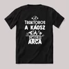 Traktoros, a káosz emberi arca. Fekete feliratos szakmás vicces póló.