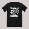 Fodrász vagyok, ha nem ordítok nem dolgozok. Fekete feliratos szakmás vicces póló.