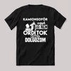 Kamionsofőr vagyok, ha nem ordítok nem dolgozok. Fekete feliratos szakmás vicces póló.