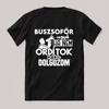 Buszsofőr vagyok, ha nem ordítok nem dolgozok. Fekete feliratos szakmás vicces póló.