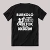 Burkoló vagyok, ha nem ordítok nem dolgozok. Fekete feliratos szakmás vicces póló.