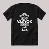 Nem vagyok ideges csak Ács. Fekete feliratos szakmás vicces póló.