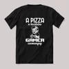 A pizza a hivatalos gamer üzemanyag. Gamer vicces fekete póló.