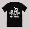 Az élet sokkal jobb egy kutyával. Feliratos fekete vicces póló.
