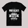 Vigyázat van egy őrült bátyám. Feliratos fekete vicces póló.