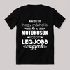 Motorosok között a legjobb vagyok. Feliratos fekete vicces póló.
