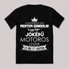 Ilyen jóképű motoros leszek. Feliratos fekete vicces póló.