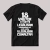 18 vagyok már legálisan csinálhatom. Feliratos fekete vicces póló.