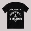 Júniusban megszületett a legenda. Feliratos fekete vicces póló.