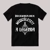 Decemberben megszületett a legenda. Feliratos fekete vicces póló.