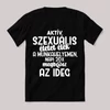 Aktí szexuális életet élek, a munkahelyen 20x megb@sz az ideg. Fekete vicces feliratos póló