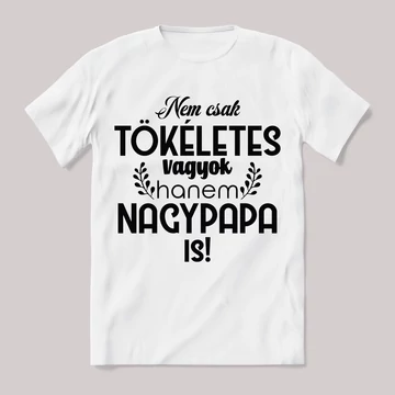 Nem csak tökéletes, hanem nagypapa is. Fehér feliratos vicces póló.