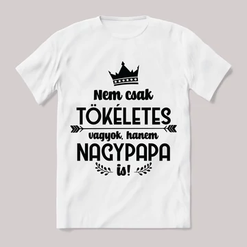 Nem csak tökéletes, nagypapa is. Fehér feliratos vicces póló.