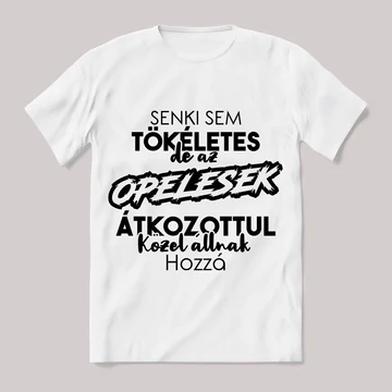 Senki sem tökélets, opelesek. Fehér feliratos vicces póló.