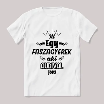Itt egy faszagyerek, audival jött! Fehér feliratos vicces póló.