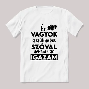 Én vagyok a szülinapos nekem van igazam. Fehér feliratos vicces póló.