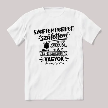 Szeptemberben születtem azóta verhetetlen vagyok. Fehér feliratos vicces szülinapos póló.