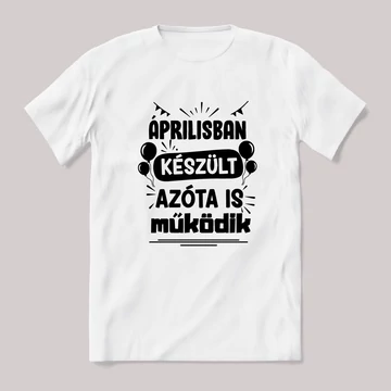 Áprilisban készült azóta is működik. Fehér feliratos vicces szülinapos póló.