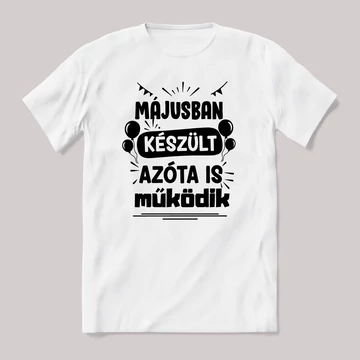 Májusban készült azóta is működik. Fehér feliratos vicces szülinapos póló.