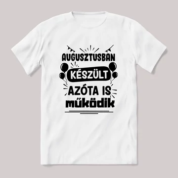 Augusztusban készült azóta is működik. Fehér feliratos vicces szülinapos póló.