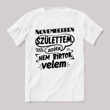 Novemberben születtem, azóta nem bírtok velem. Fehér feliratos vicces szülinapos póló.