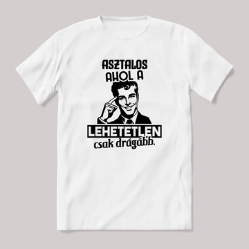 Asztalos, ahol a lehetetlen csak drágább. Fehér feliratos vicces szakmás póló.