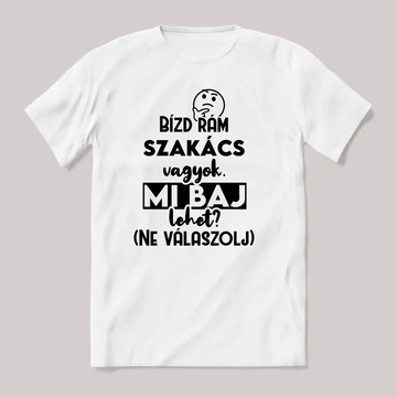 Bízd rám Szakács vagyok, mi baj lehet? Fehér feliratos vicces szakmás póló.