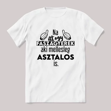 Na itt egy faszagyerek, aki mellesleg Asztalos is. Fehér feliratos vicces szakmás póló.