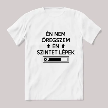 Nem öregszem, szintet lépek. Fehér póló