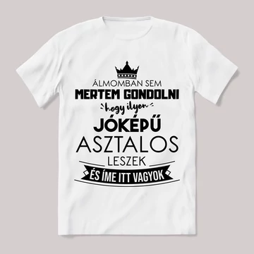 Ilyen jóképű asztalos leszek. Feliratos fehér póló.