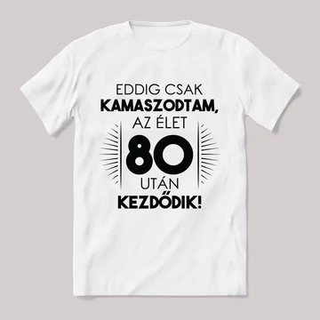 Eddig kamaszodtam 80. éves. Feliratos fehér póló.