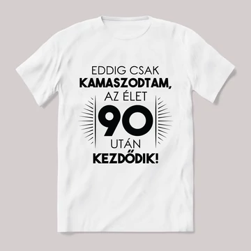Eddig kamaszodtam 90. éves. Feliratos fehér póló.
