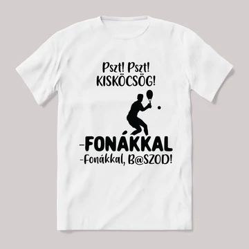 Psszt kisköcsög, fonákkal. Feliratos fehér póló.