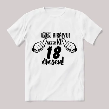 Ilyen királyul nézek ki 18 évesen. Feliratos fehér póló.