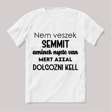 Nem veszek semmit aminek nyele van, mert azzal dolgozni kell. Feliratos fehér póló.