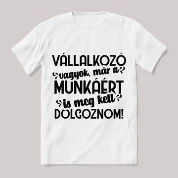 A munkehelyen egyfolytában szexelek. Feliratos fehér póló.