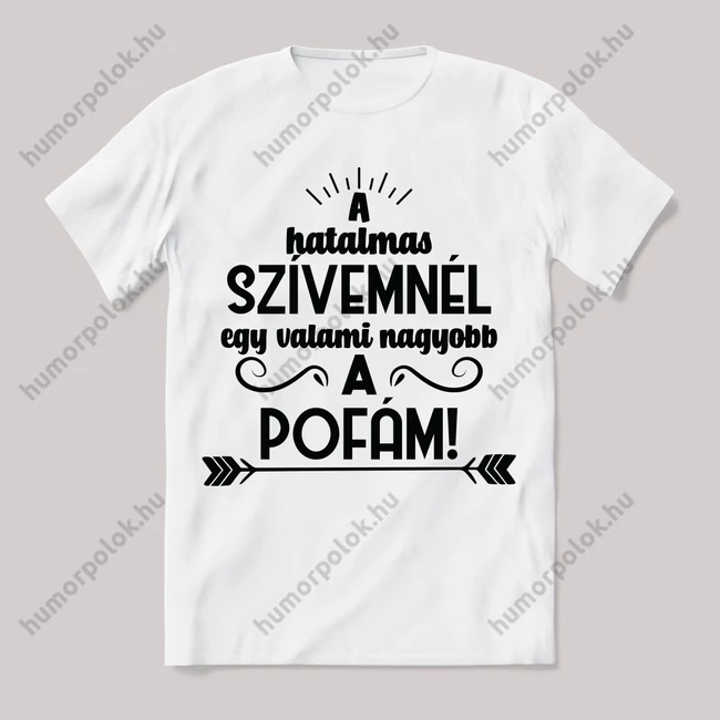 A szívemnél egy valam nagyobb, a pofám. fehér feliratos vicces póló.