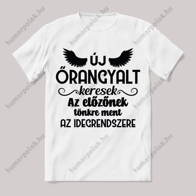 Új őrangyalt keresek, előzőnek tönkrement az idegrendszere. Fehér feliratos vicces póló.