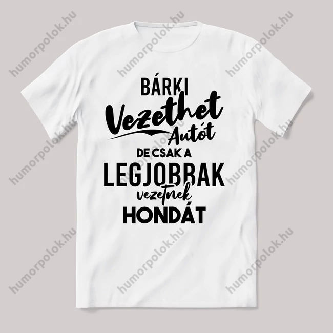 Autót bárki vezethet, hondát a legjobbak. Fehér feliratos vicces póló.