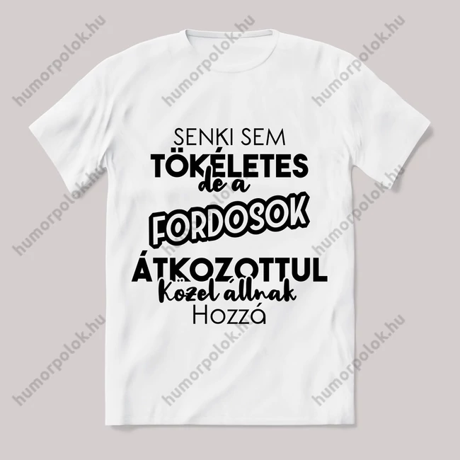 Senki sem tökéletes de a fordosok.... Fehér feliratos vicces póló.