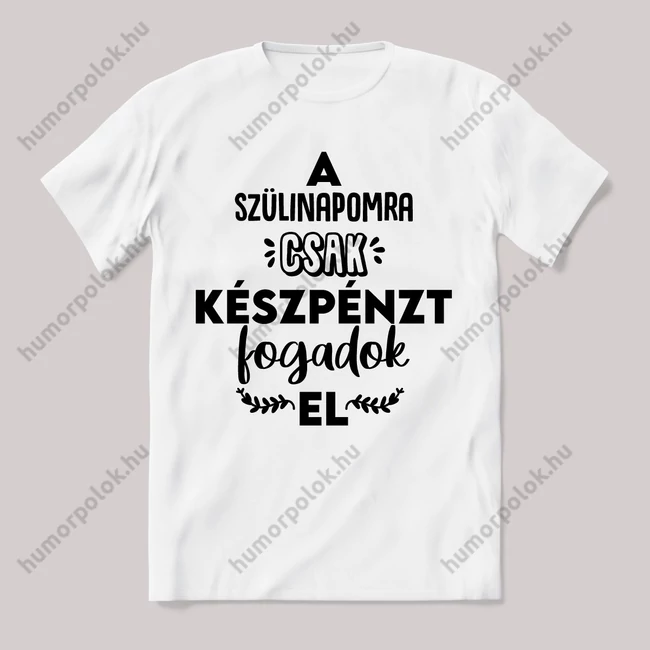 Szülinapomra csak készpénzt fogadok el. Fehér feliratos vicces póló.