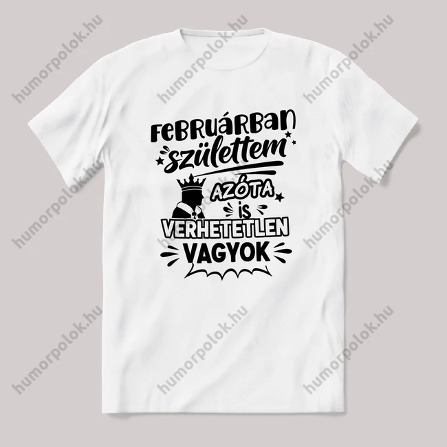 Februárban születtem azóta verhetetlen vagyok. Fehér feliratos vicces szülinapos póló.